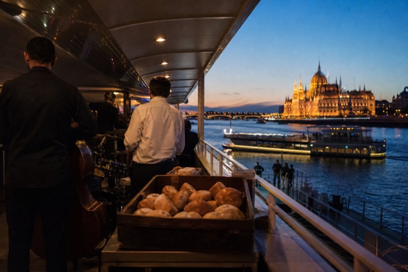 Danube Dinner Cruise in Budapest with Hungarian Dinner and Live Music